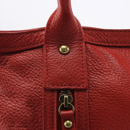 Sac tendance femme en cuir grainé porté épaule avec bandoulière réglable rouge clair
