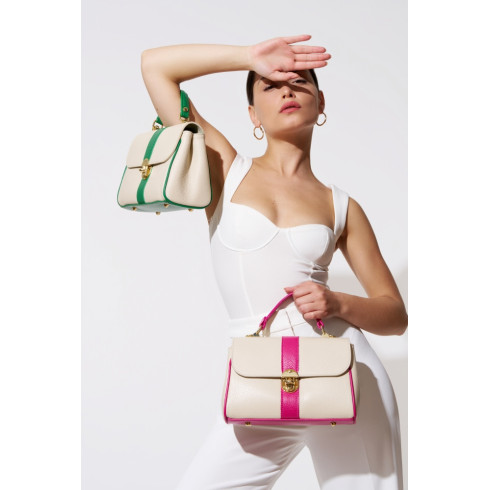 sac baguette bicolore beige et rose fuchsia en cuir grainé tendance