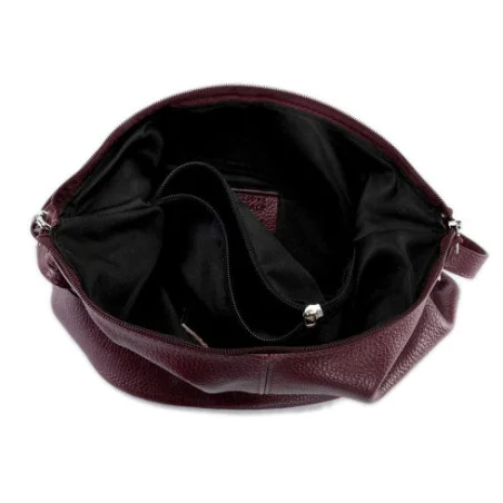 Sac seau mode femme en cuir italien grainé porté de travers rouge foncé sac bandoulière tendance