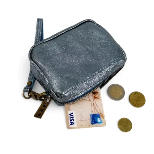 porte-monnaie tendance femme bleu celeste avec dragonne en cuir métallisé