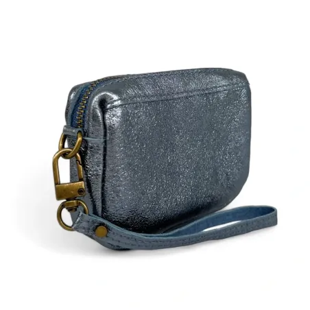 pochette porte-monnaie femme en cuir métallisé bleu celeste avec dragonne