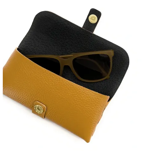 étuis à lunettes forme pochette femme en cuir grainé jaune fabriqué en Italie