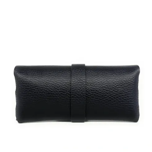 etuis a lunettes forme pochette en cuir grainé bleu foncé fabriqué en Italie