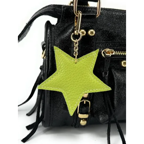 porte cles etoile charm en cuir grainé italien femme vert anis