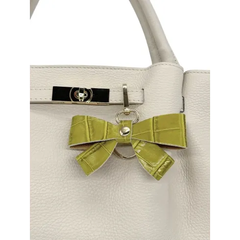 bijoux de sac en cuir croco vert anis forme porte clés