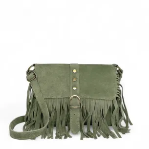 sac en daim vert amande porté épaule fabriqué en italie avec bandoulière ajustable