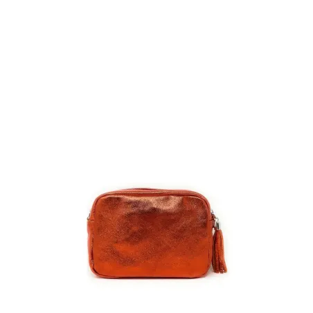 Sac femme très tendance en cuir grainé irisé porté bandoulière orange irisé sac trotteur
