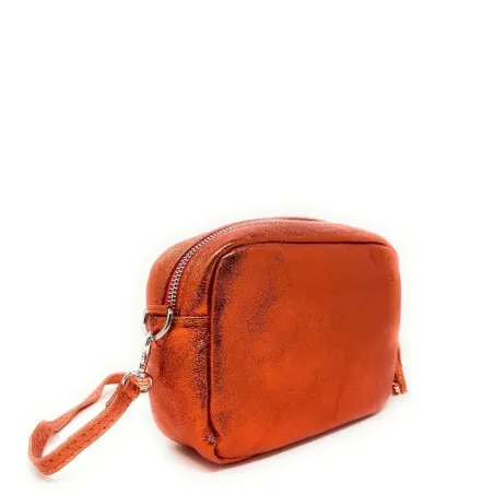 Sac trotteur tendance femme en cuir grainé italien porté épaule et de travers orange irisé