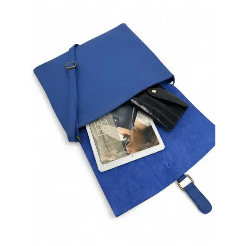Sac bandoulière femme tendance en cuir porté épaule avec bandoulière réglable bleu roi