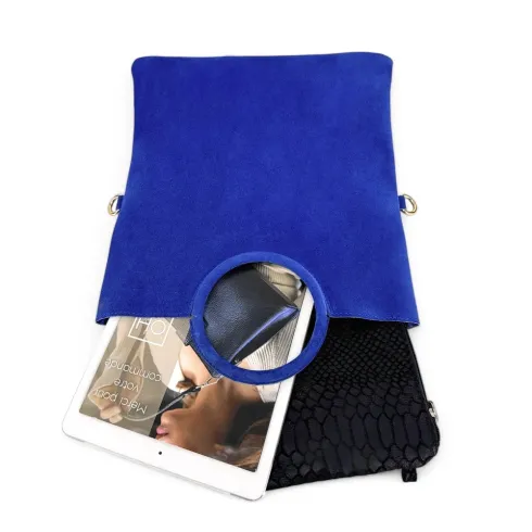 Sac femme très tendance en cuir nubuck porté épaule avec bandoulière amovible bleu roi