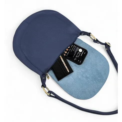 Sac bandoulière très tendance femme en cuir italien pur cuir de vachette porté épaule bleu foncé