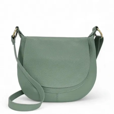 Sac bandoulière tendance femme en cuir grainé italien porté épaule de travers et bandoulière vert d’eau