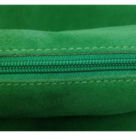 Sac très tendance femme en cuir nubuck porté main épaule et de travers vert anglais