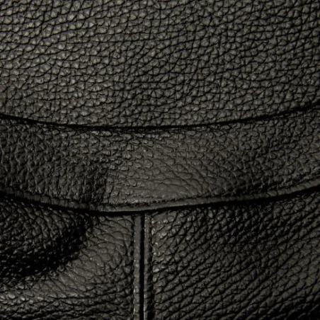 Sac bandoulière femme tendance en cuir italien grainé porté épaule noir
