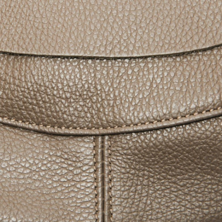 Sac bandoulière tendance femme en cuir porté épaule avec bandoulière réglable taupe foncé