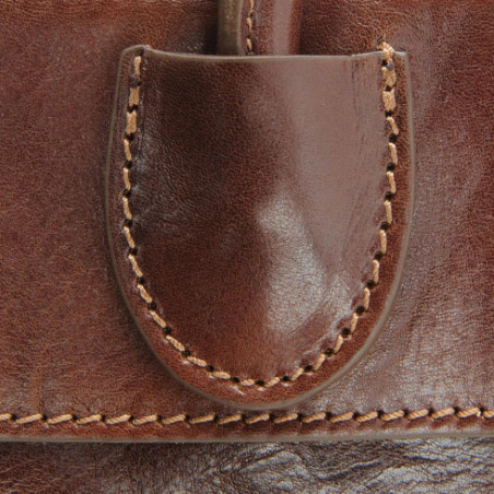 Sac à main femme tendance en cuir lisse italien porté épaule marron moyen