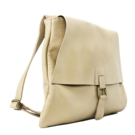 Sac très tendance femme en cuir italien grainé porté bandoulière taupe clair