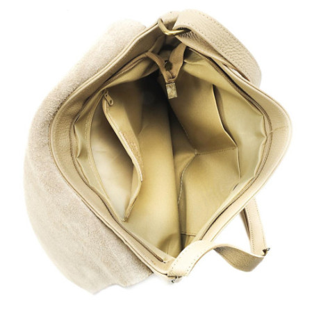 Sac bandoulière mode femme en cuir porté épaule avec bandoulière réglable taupe clair